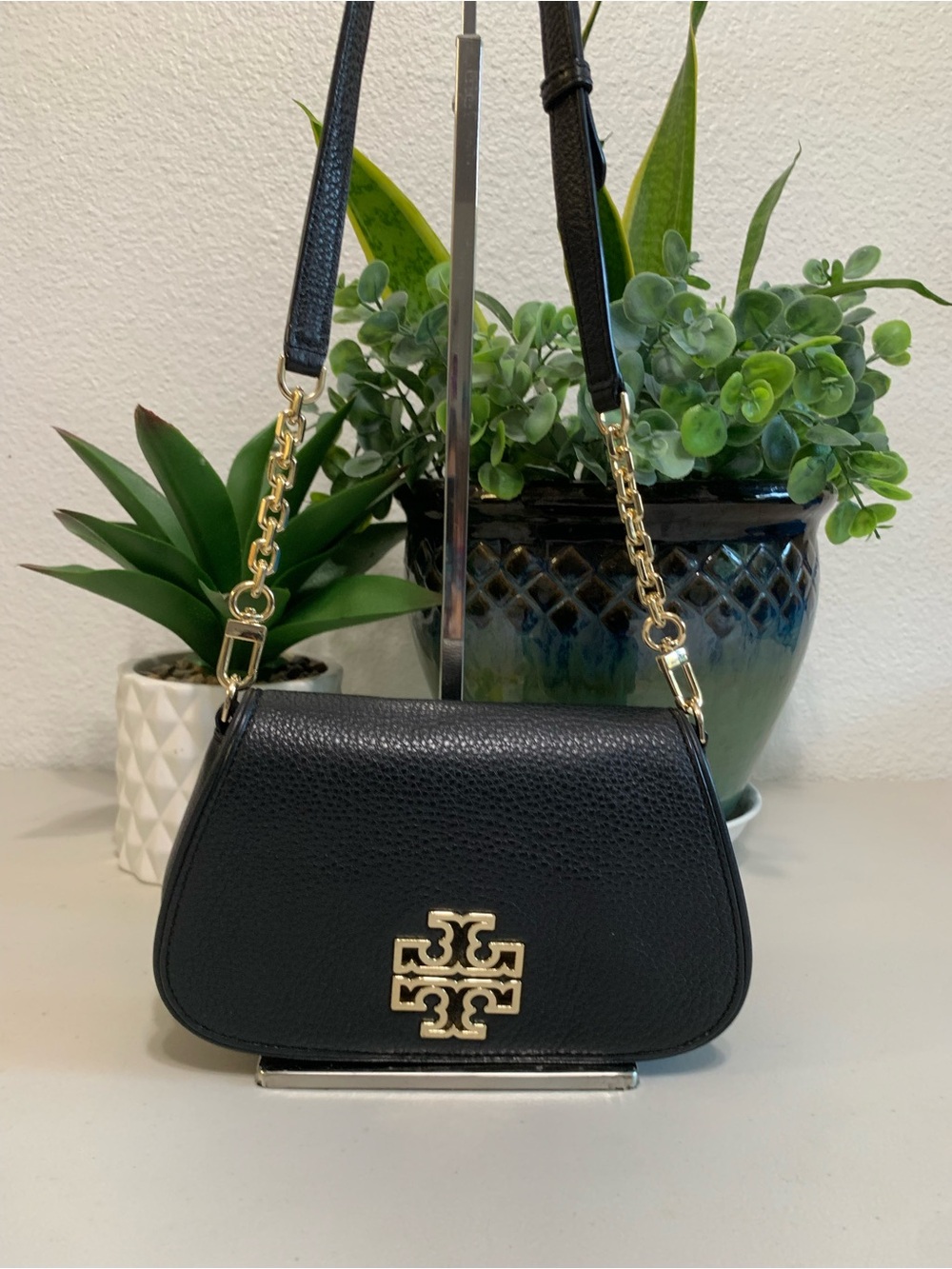 👜💕 Tory Burch Black Pebbled Leather Shoulder Bag with Gold Logo